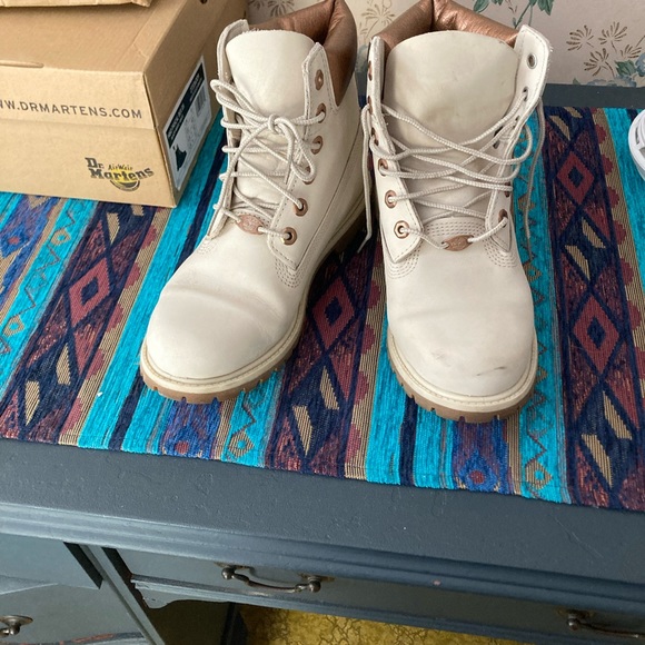 Women’s Timberland Boots - Picture 2 of 7